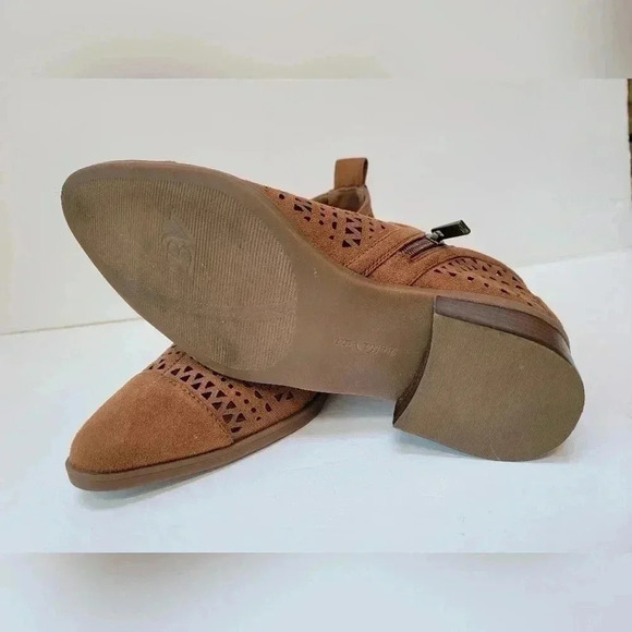 Bella Vita Women's Chop Out Leather Zip  Booties Size 7.5 - Picture 4 of 4